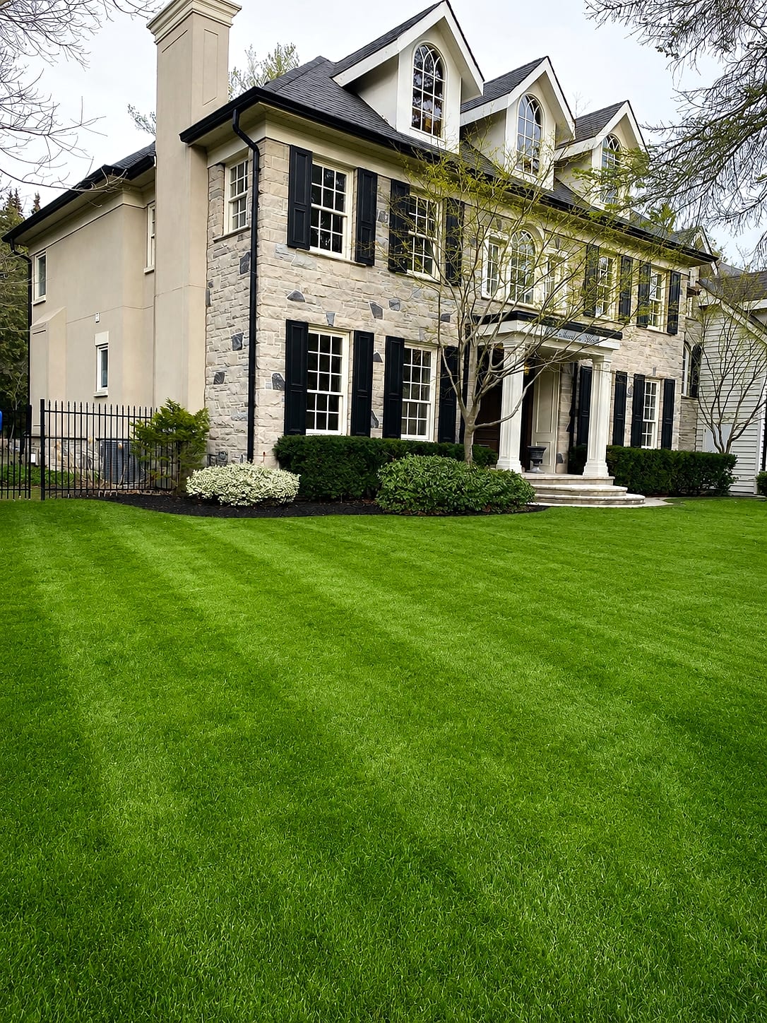 Manicured Lawn & Curb Appeal — Newmarket